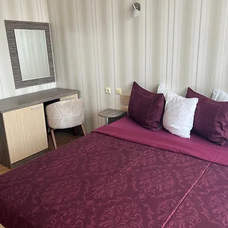 Lazur Kiten (Burgas)