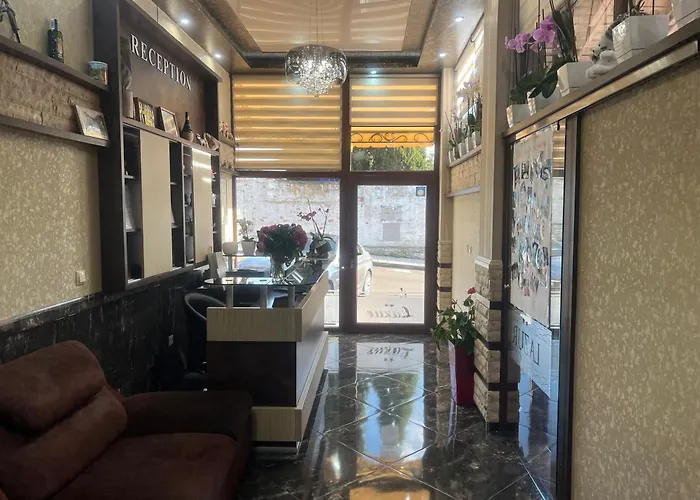 Ξενοδοχείο Lazur 2*