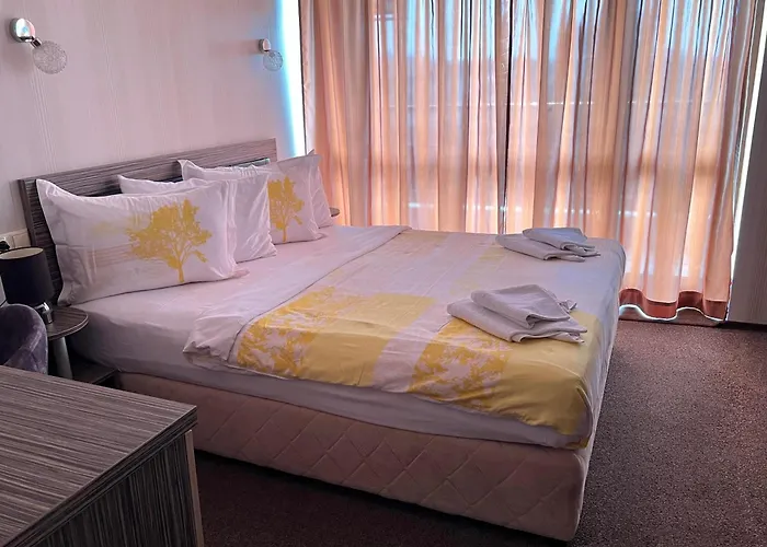 Ξενοδοχείο Lazur 2*