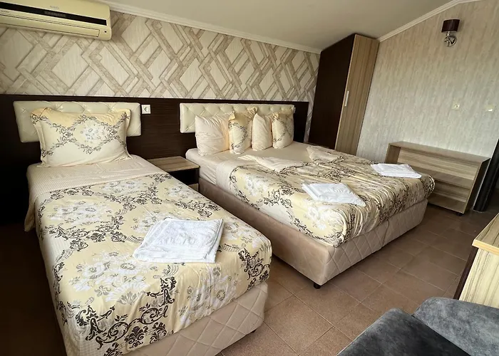 Ξενοδοχείο Lazur 2*