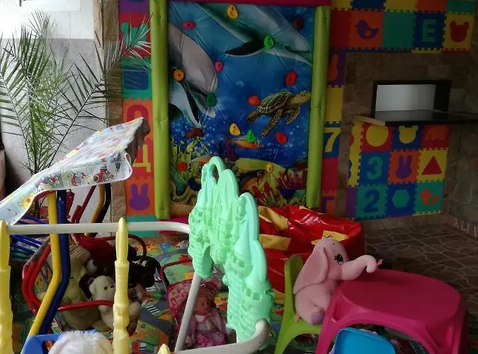 Ξενοδοχείο Lazur 2*